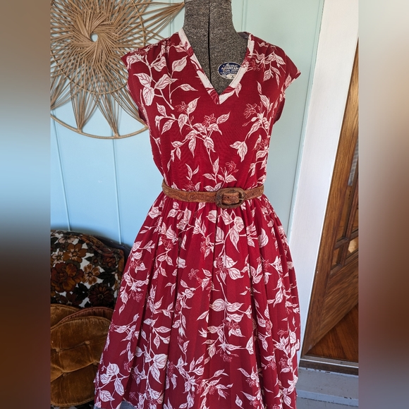 Vintage Red Floral Dress - Picture 2 of 8